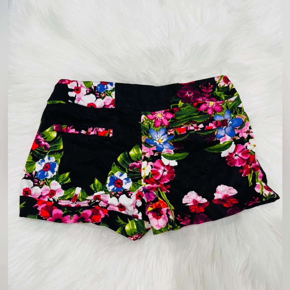 Free Gift with Purchase 2b bebe Floral Short - Picture 2 of 4